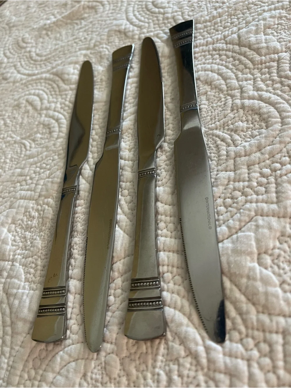 4 International Silver Kensington Flatware Set Dinner Knives